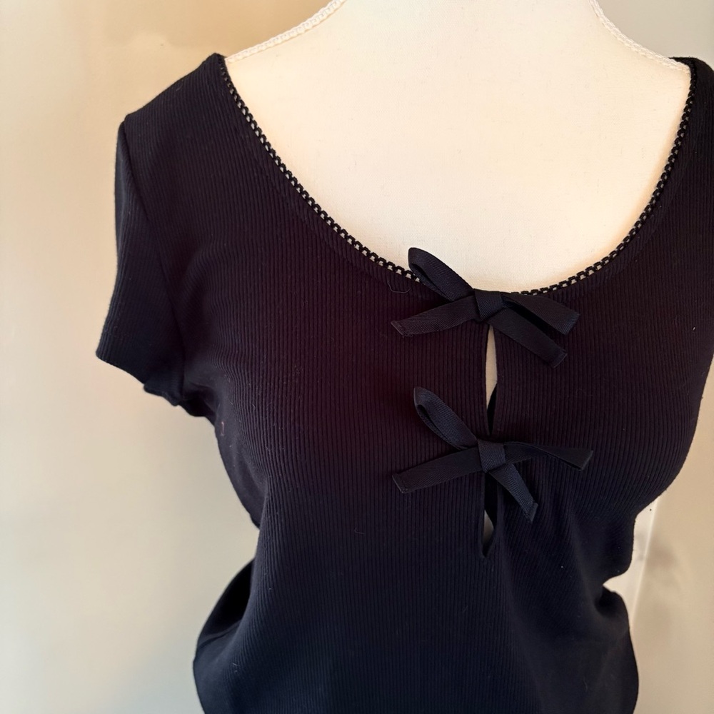 American Eagle Outfitters Black Short-Sleeve Bow Front Top - Picture 2 of 3